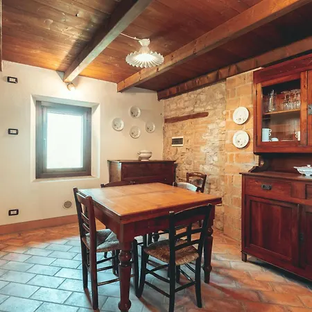 شقة Borgo Sgarabia Relais *