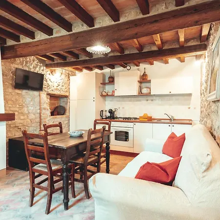 شقة Borgo Sgarabia Relais I Boschi